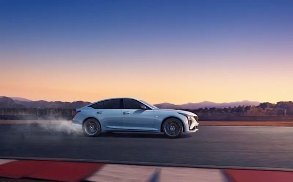 小鵬P7+交付破3萬|凱迪拉克CT5即將預(yù)售|布加迪混動車首曝