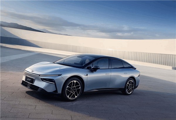 小鵬P7+交付破3萬|凱迪拉克CT5即將預(yù)售|布加迪混動車首曝