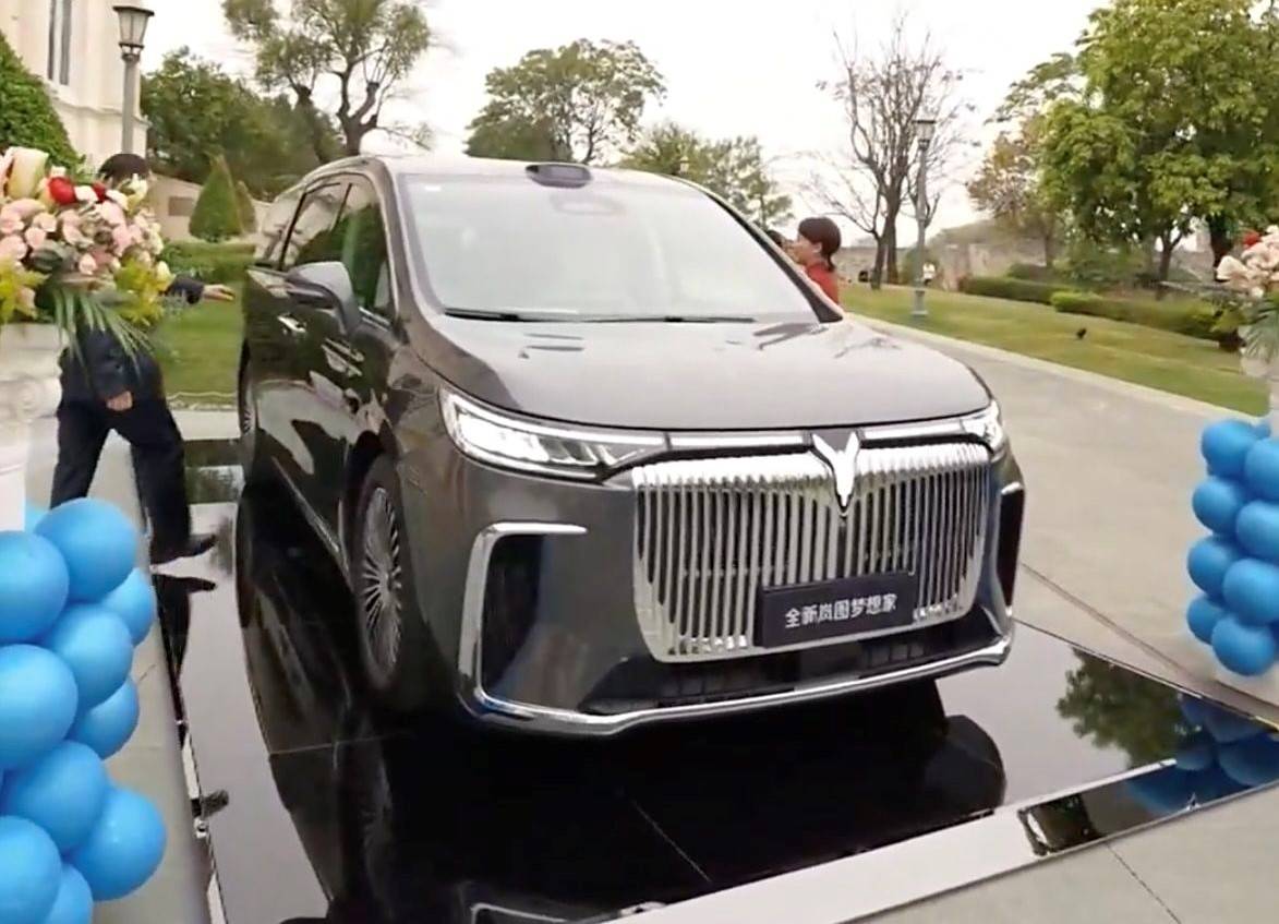 搭載乾崑智駕ADS 3.0/新增“宸星灰”車色 嵐圖夢想家新車型首發亮相