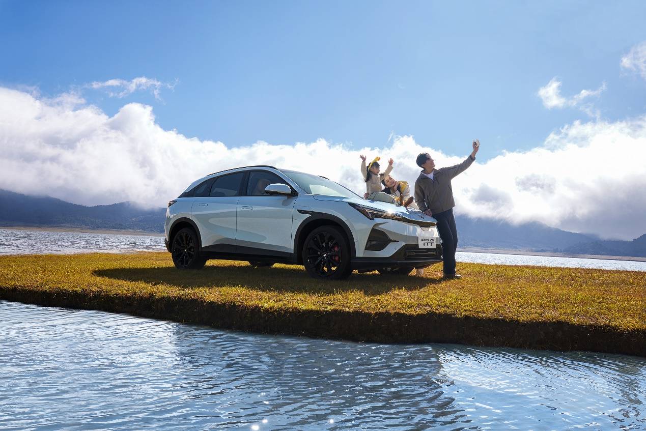 官方降價3.2萬 15萬級享5C超充、全域800V的極狐阿爾法T5