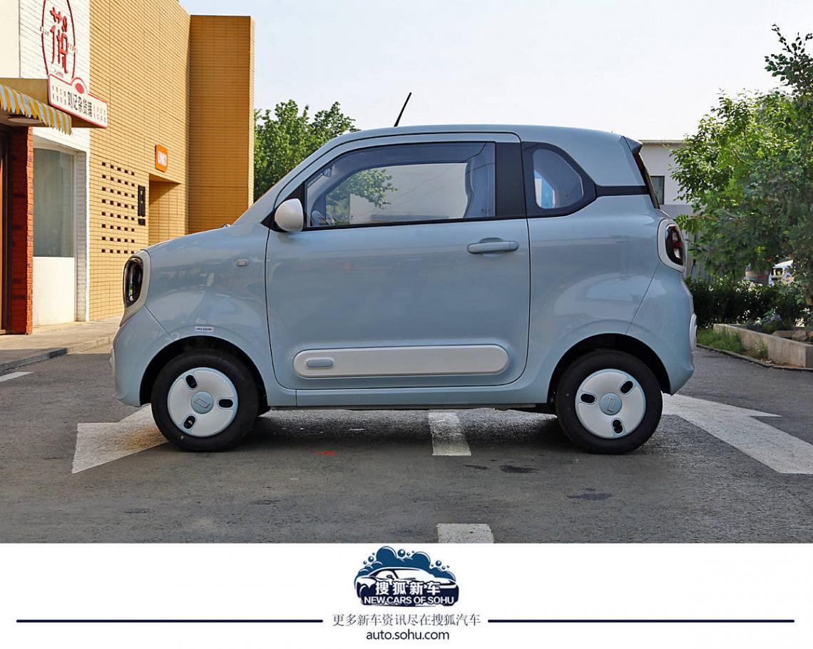 進一步滿足個性化潮流需求 奔騰小馬“冰椰藍”新車色實拍