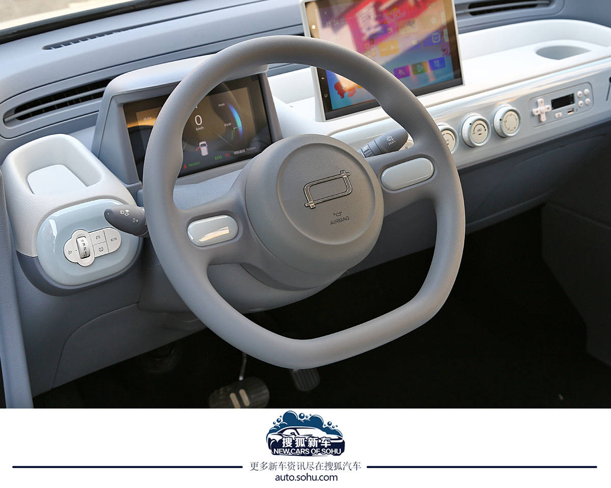 進一步滿足個性化潮流需求 奔騰小馬“冰椰藍”新車色實拍