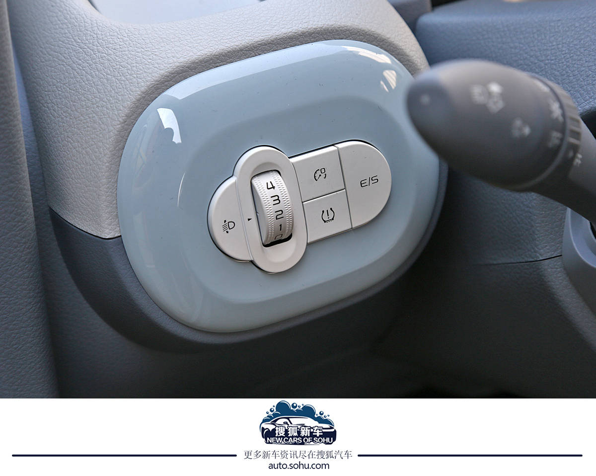 進一步滿足個性化潮流需求 奔騰小馬“冰椰藍”新車色實拍