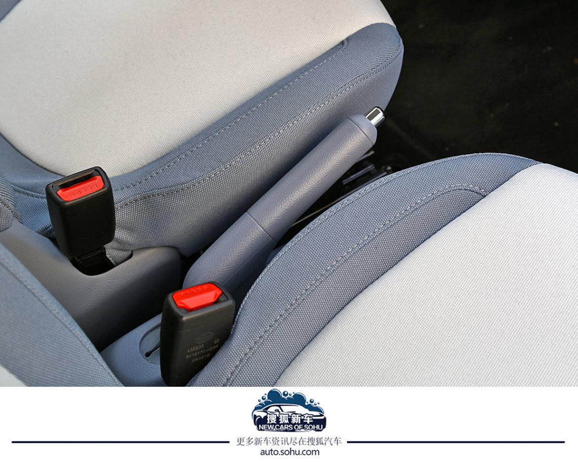 進一步滿足個性化潮流需求 奔騰小馬“冰椰藍”新車色實拍