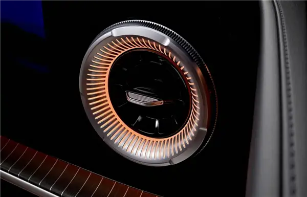 奔馳史上最大中控屏！全新GLC EV內飾官圖發布：滿眼全是屏