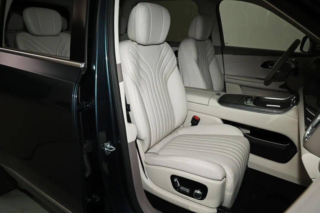 吉利銀河M9正式上市,比預期下調2萬!