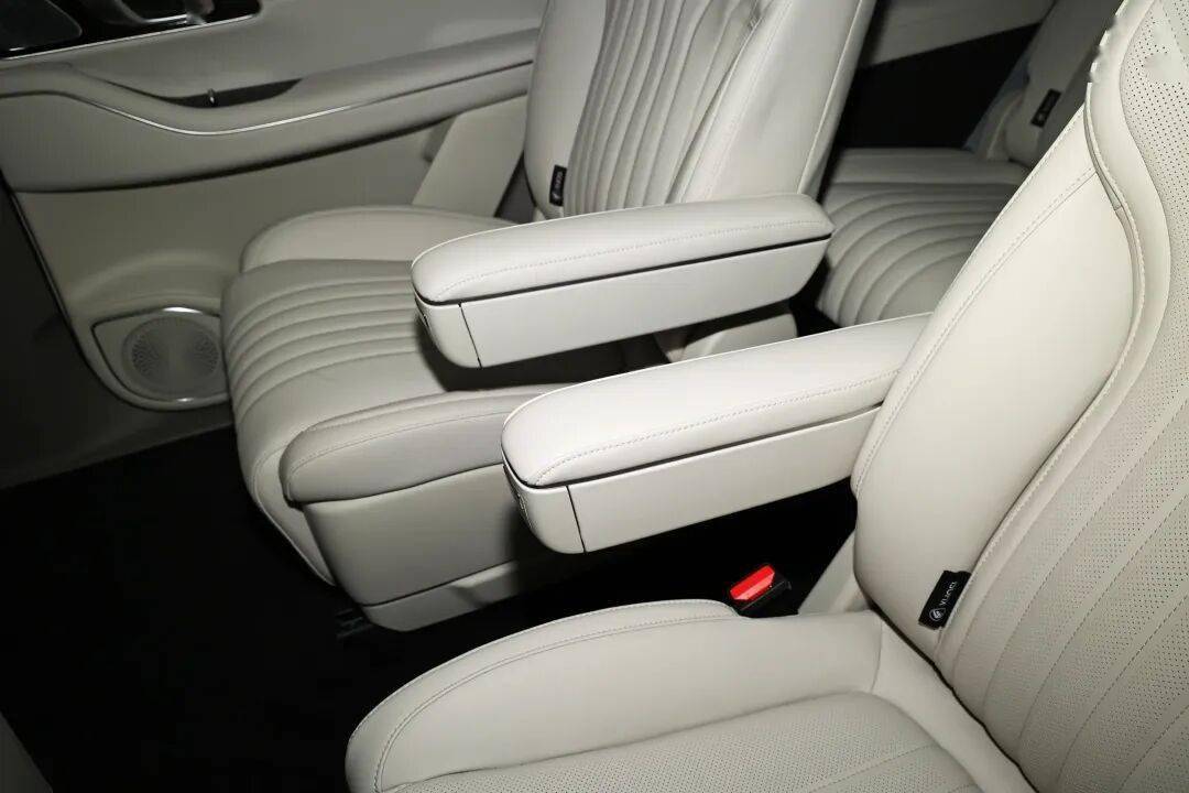 吉利銀河M9正式上市,比預期下調2萬!