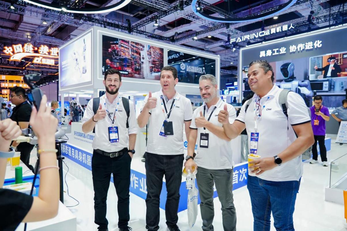 越疆“機械臂+人形+輪式+多足”具身機器人開啟工業智能體時代