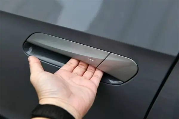 隱藏式門把手 給整個汽車行業都上了一課